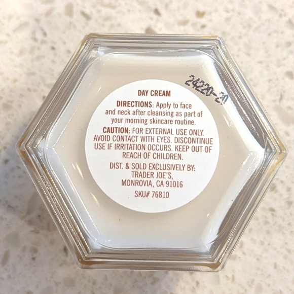 Trader Joe's Day Cream with Hyaluronic Acid, Manuka Honey and Ceramides - Picture 4 of 4